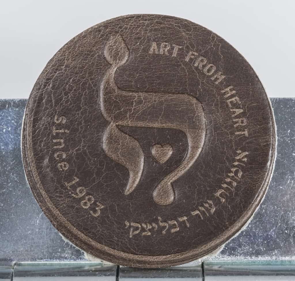 אנטיקו חום כהה